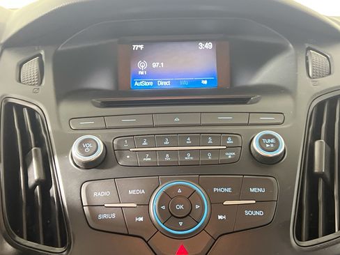Used 2015 Ford Focus SE FWD image 27