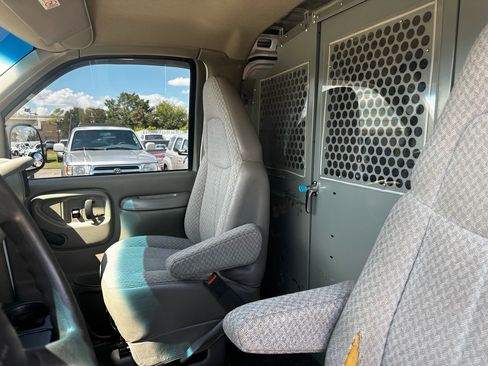 Used 2001 Chevrolet Express 1500 image 67