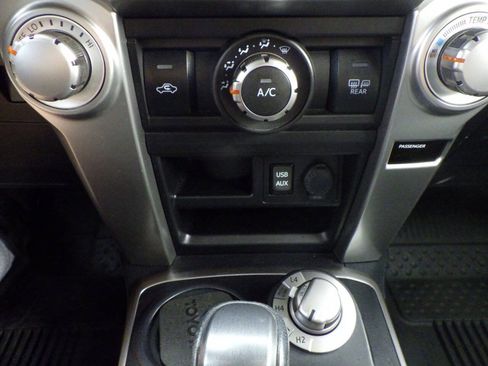 Used 2018 Toyota 4Runner SR5 Premium AWD/4WD image 28