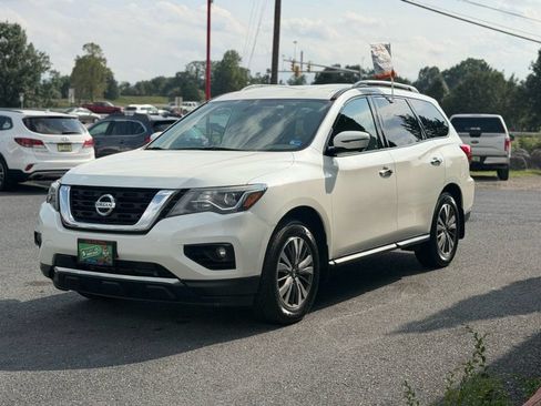 Used 2017 Nissan Pathfinder SL AWD/4WD image 2