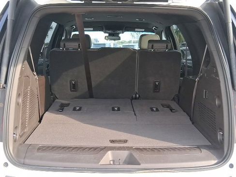 Used 2023 GMC Yukon SLT image 6