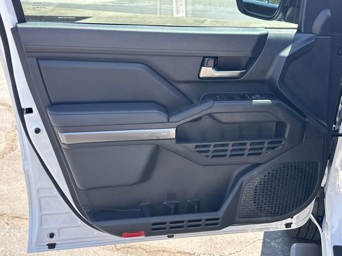 Used 2025 Toyota Tacoma TRD Sport image 11