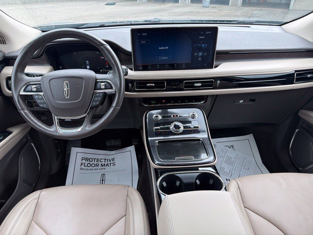Used 2023 Lincoln Nautilus Reserve AWD/4WD image 2