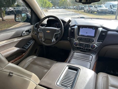 Used 2020 Chevrolet Suburban Premier image 9