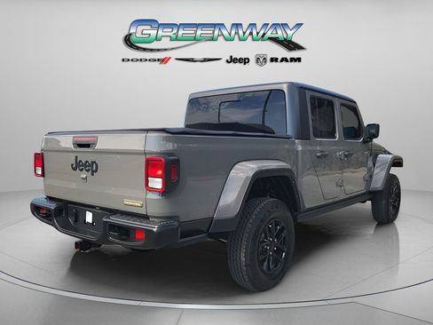 Used 2023 Jeep Gladiator Sport S image 3