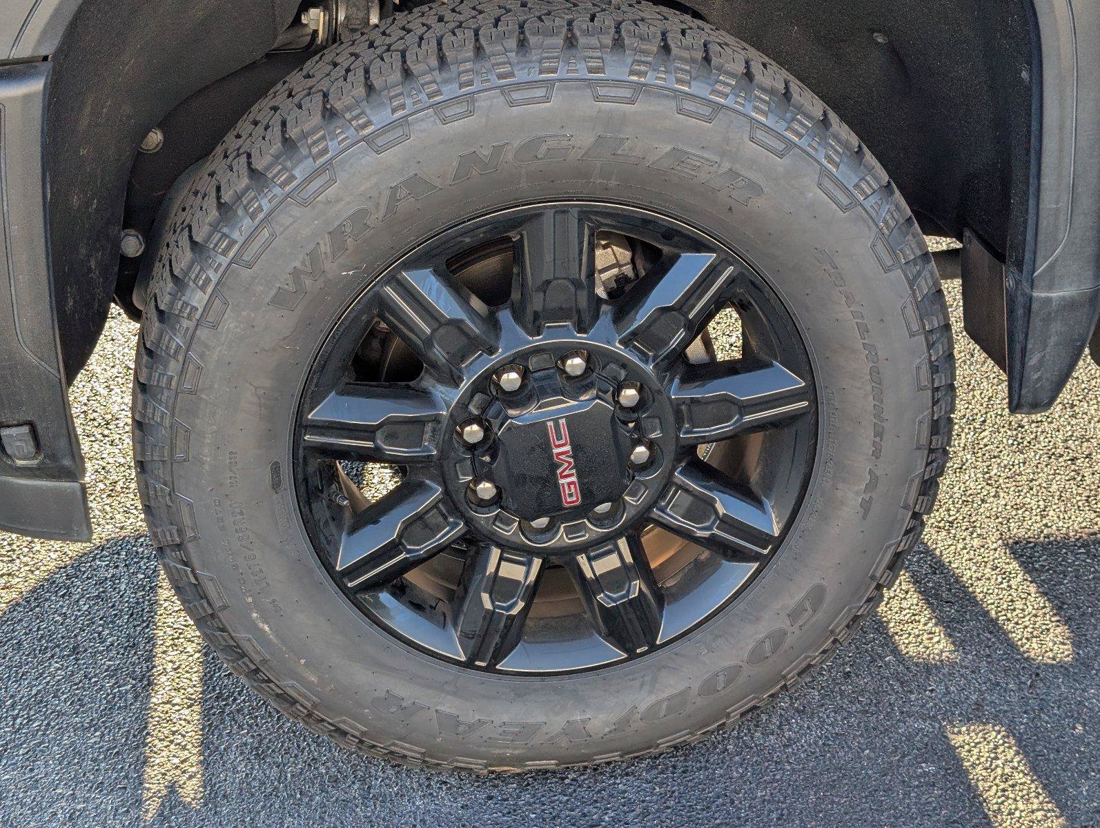 Used 2024 GMC Sierra 2500 AT4 w/ AT4 Premium Plus Package AWD/4WD image 12