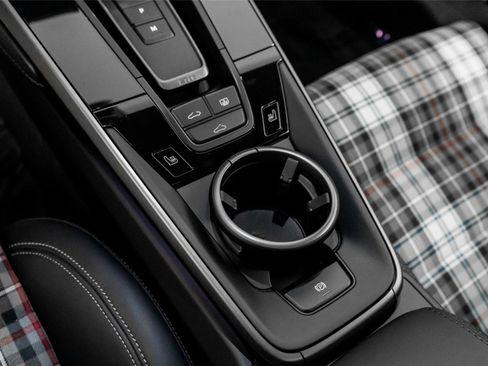 Used 2025 Porsche 911 Turbo image 35