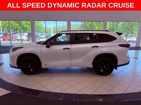 Used 2025 Toyota Highlander XLE AWD/4WD image 4
