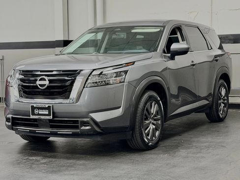 Used 2022 Nissan Pathfinder S FWD image 7