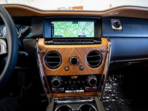 Used 2023 Rolls-Royce Cullinan w/ Cullinan Package image 49