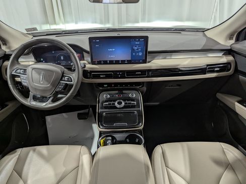 Used 2023 Lincoln Nautilus AWD w/ Premium Package image 12