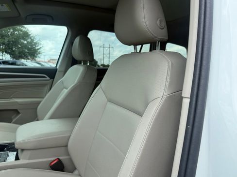 Used 2022 Volkswagen Atlas SE w/ Panoramic Sunroof Package FWD image 8