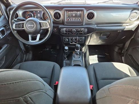 Used 2019 Jeep Wrangler Unlimited Sahara AWD/4WD image 17