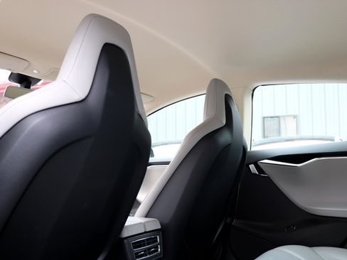 Used 2013 Tesla Model S image 29