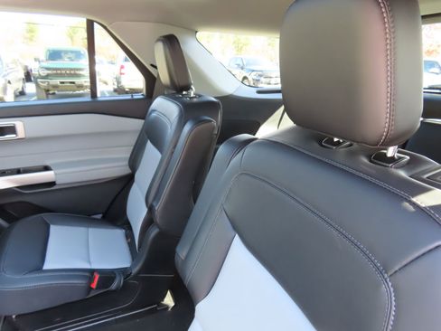 Used 2024 Ford Explorer XLT w/ Equipment Group 202A image 29