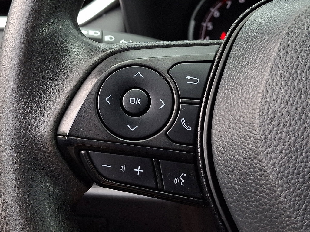 Used 2024 Toyota RAV4 XLE AWD/4WD image 16