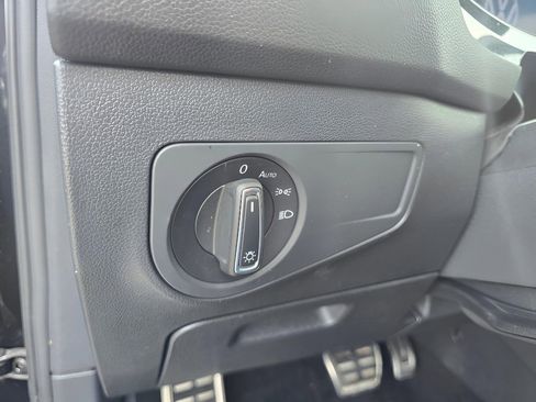 Used 2022 Volkswagen Tiguan SE R-Line image 15