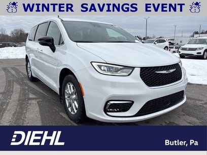 New 2026 Chrysler Pacifica Select