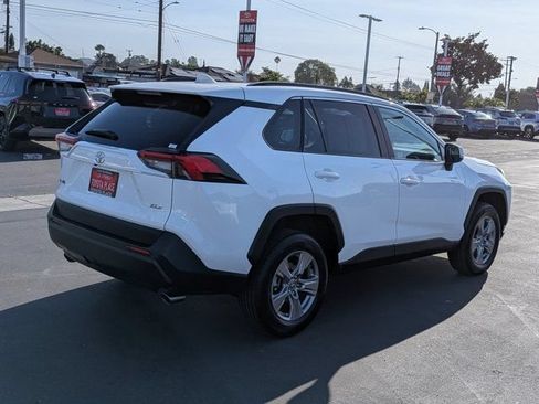 Used 2025 Toyota RAV4 XLE FWD image 8