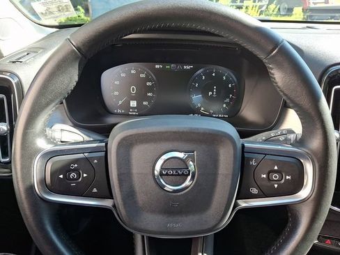 Used 2021 Volvo XC40 T5 Momentum AWD/4WD image 19