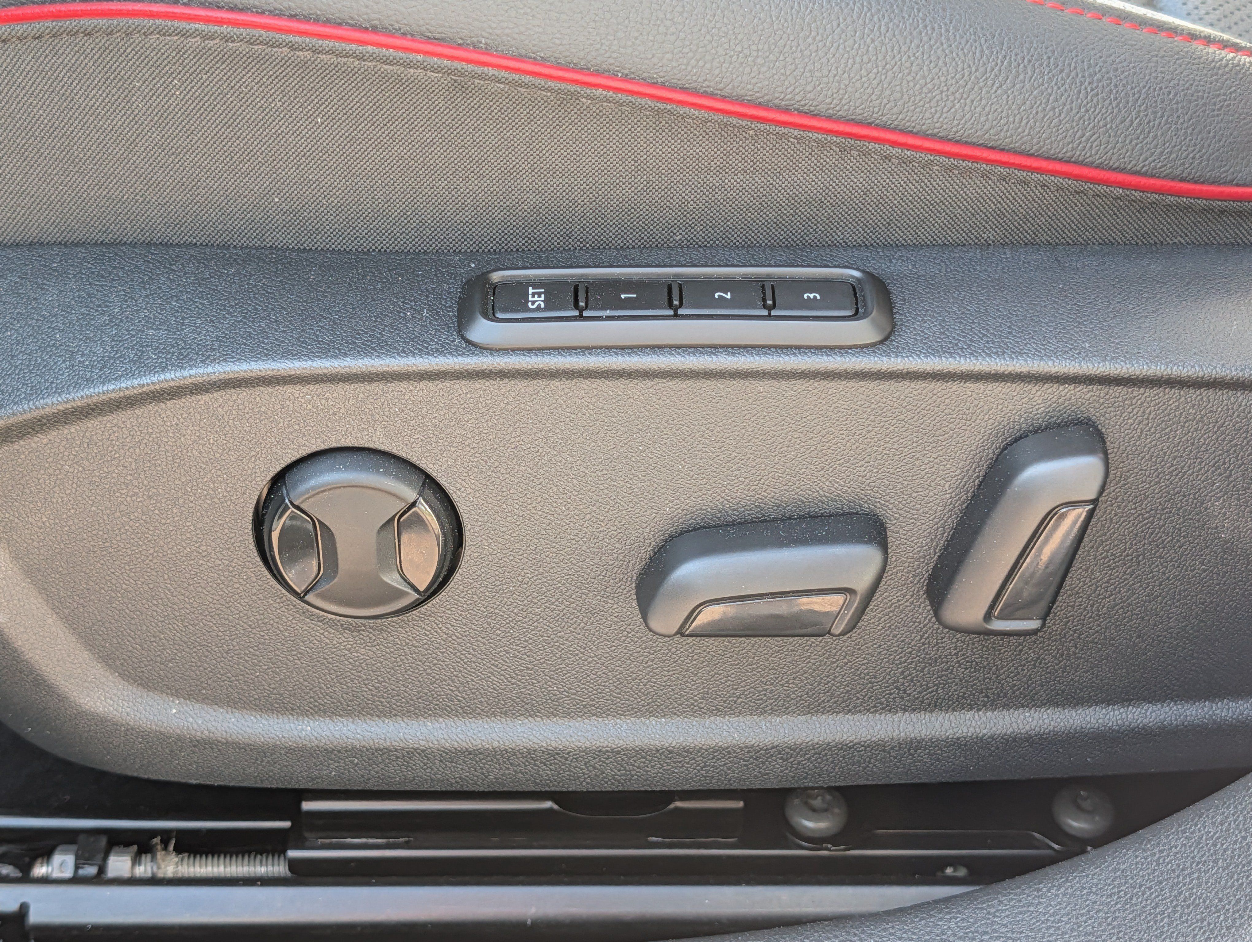 Certified 2024 Volkswagen GTI SE FWD image 20