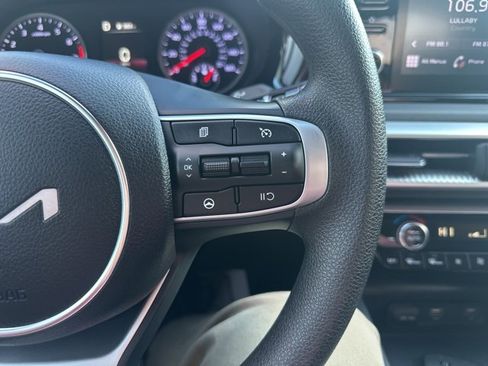 Used 2023 Kia K5 LXS image 32