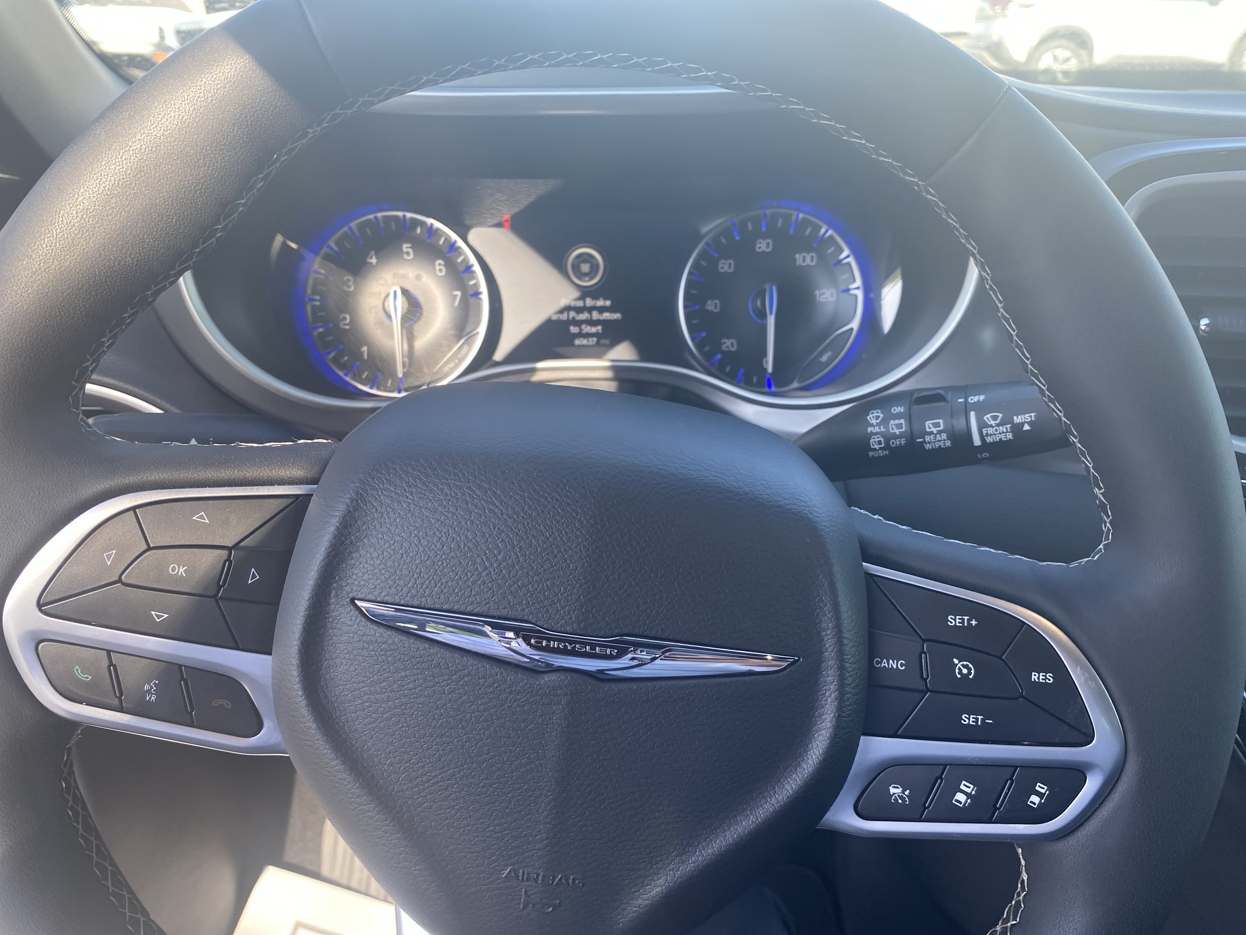 Used 2025 Chrysler Pacifica Select FWD image 10