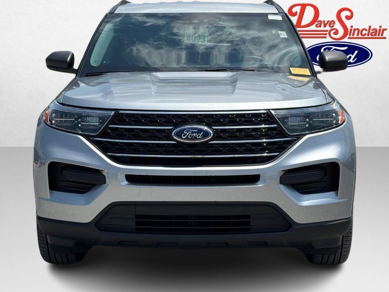 Used 2023 Ford Explorer XLT AWD/4WD image 2