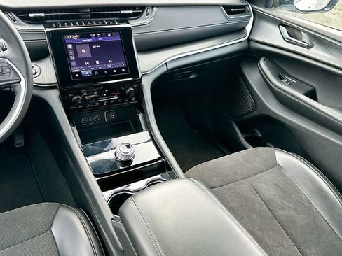 Used 2023 Jeep Grand Cherokee Altitude image 22