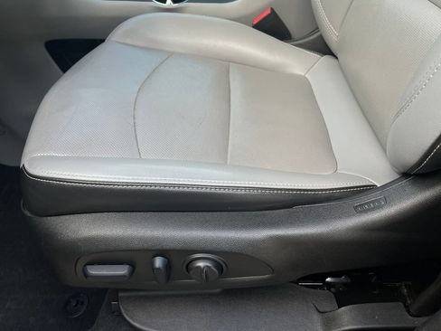 Used 2022 GMC Terrain SLT FWD image 25