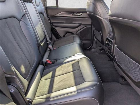 Used 2023 Jeep Grand Cherokee Altitude image 21