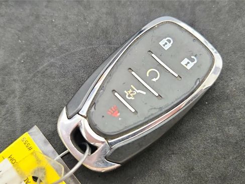 Used 2023 Chevrolet Traverse LT FWD image 21