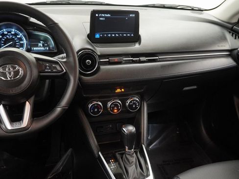 Used 2020 Toyota Yaris XLE image 22
