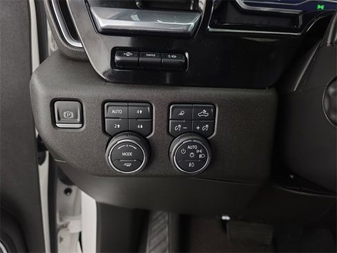 Certified 2023 Chevrolet Silverado 1500 High Country w/ Technology Package image 18