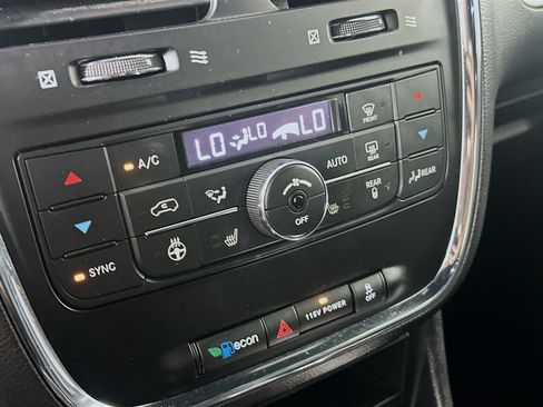 Used 2019 Dodge Grand Caravan GT FWD image 23