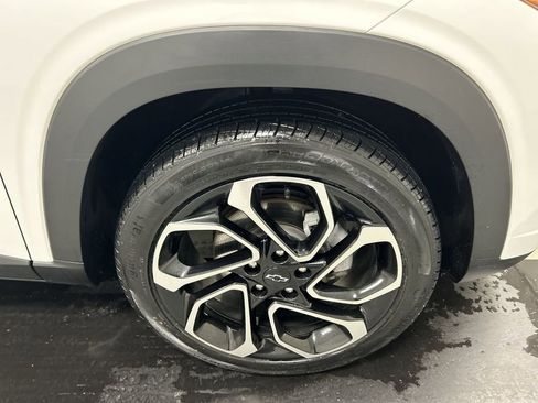 Used 2025 Chevrolet Trax RS w/ Sunroof Package FWD image 8