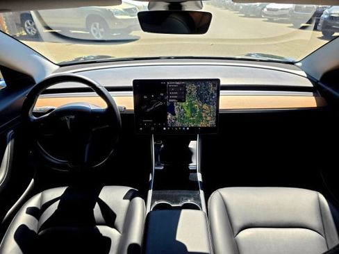 Used 2018 Tesla Model 3 Mid Range RWD image 15