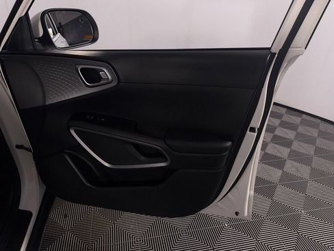 Used 2025 Kia Soul FWD image 34