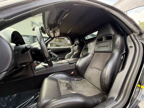 Used 2004 Dodge Viper SRT-10 image 37