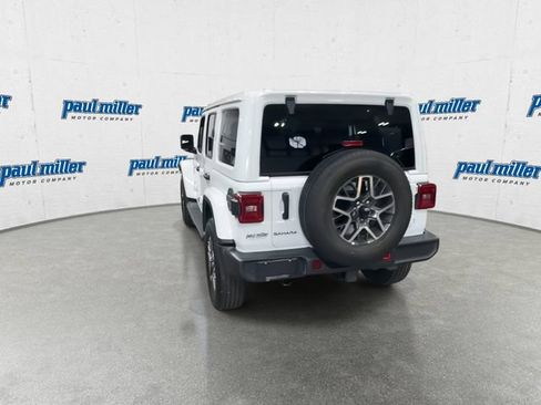 Used 2025 Jeep Wrangler Unlimited Sahara AWD/4WD image 9