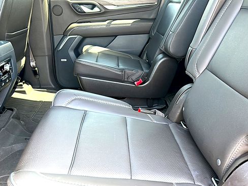 Used 2021 GMC Yukon Denali w/ Denali Premium Package image 17