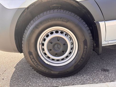 Used 2024 Mercedes-Benz Sprinter 2500 image 12