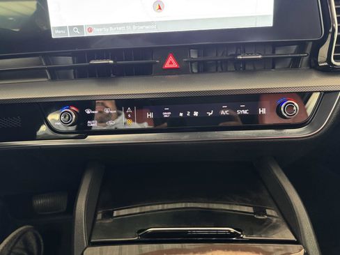 Used 2025 Kia Sportage SX Prestige image 16