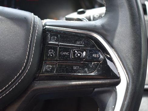 Used 2022 Jeep Grand Cherokee Overland AWD/4WD image 13