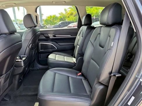 Used 2024 Kia Telluride S w/ S Sunroof Package FWD image 18
