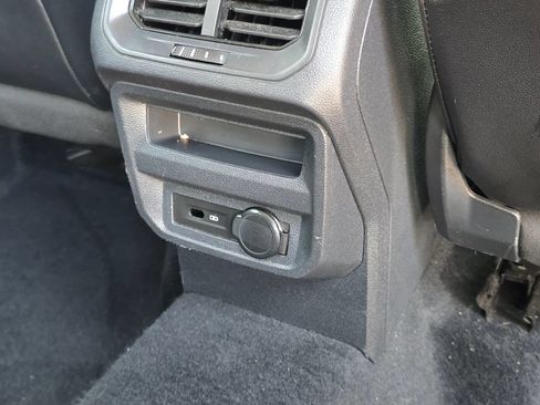Used 2022 Volkswagen Tiguan SE AWD/4WD image 30