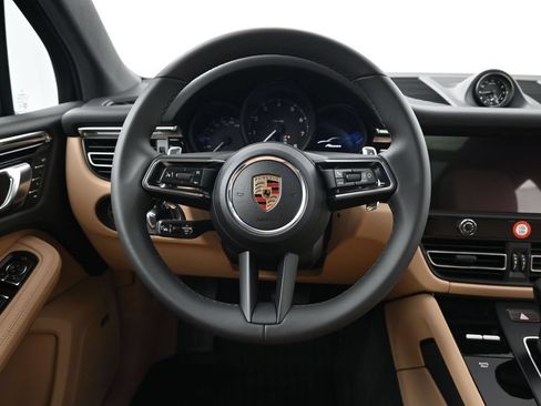 Certified 2026 Porsche Macan AWD/4WD image 13