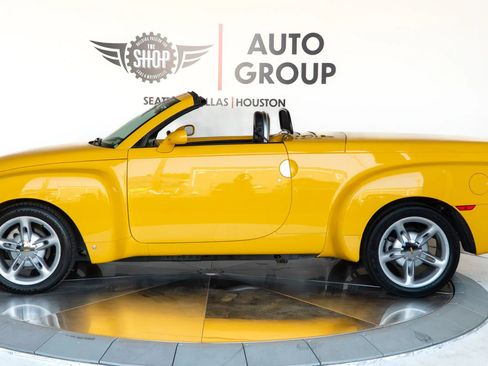 Used 2006 Chevrolet SSR w/ Preferred Equipment Group RWD image 5
