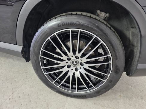 Used 2025 Mercedes-Benz GLC 300 image 17