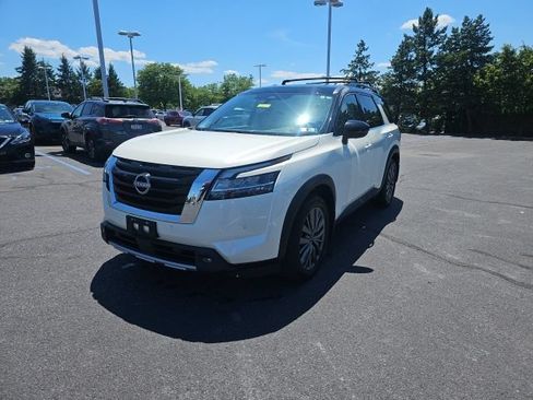 Certified 2024 Nissan Pathfinder SL w/ SL Premium Package AWD/4WD image 3